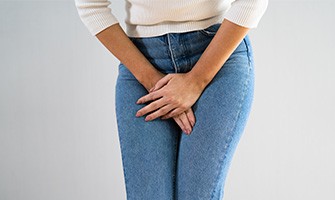 Fuites urinaires : pourquoi elles augmentent à la ménopause ?