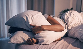 Troubles du sommeil liés à la ménopause : comment retrouver des nuits paisibles ?